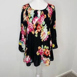 Unlabeled Black Floral Top Plus Size With Gold Accent